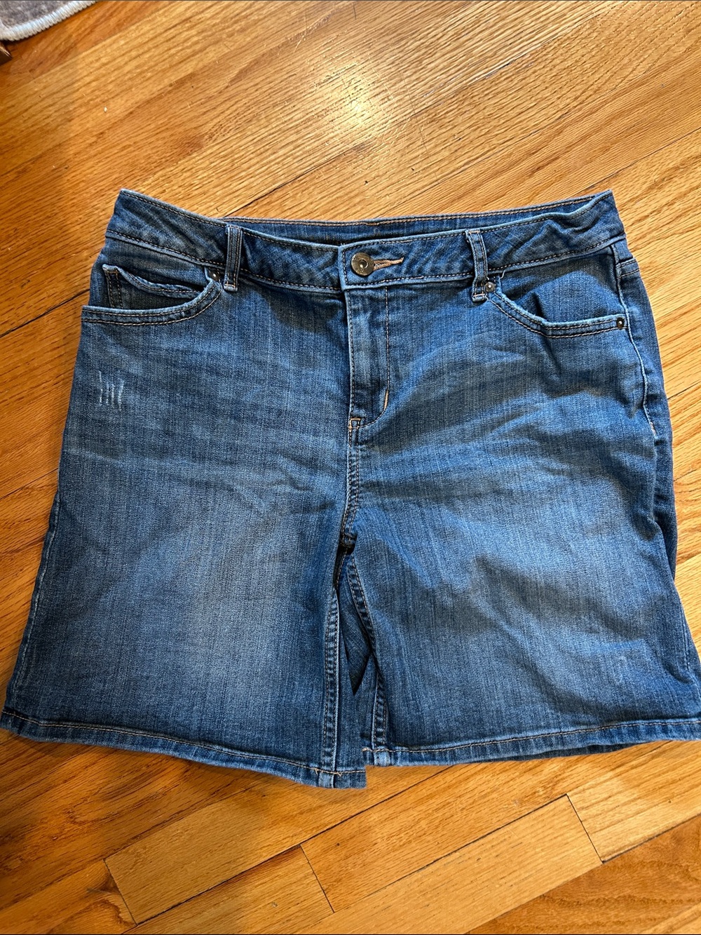 Simply Vera Wang Distressed Jean Shorts-6